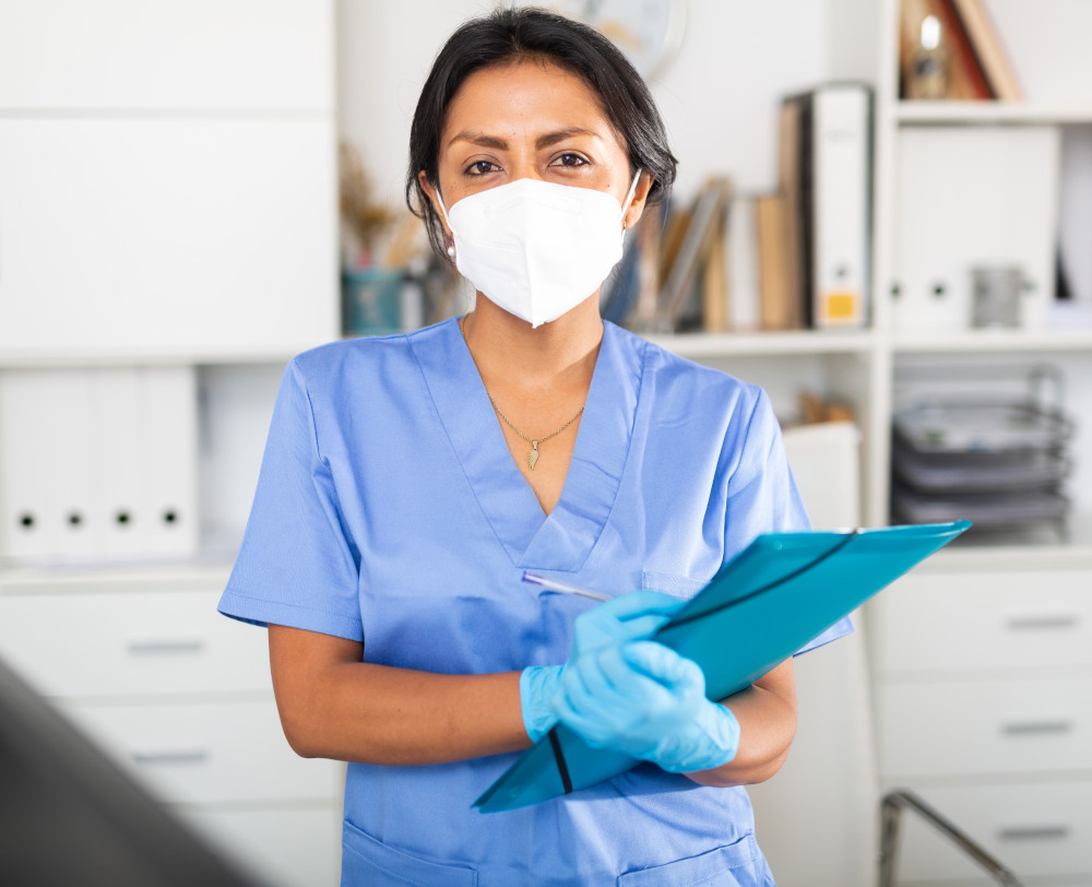 A nurse working during the COVID-19 pandemic